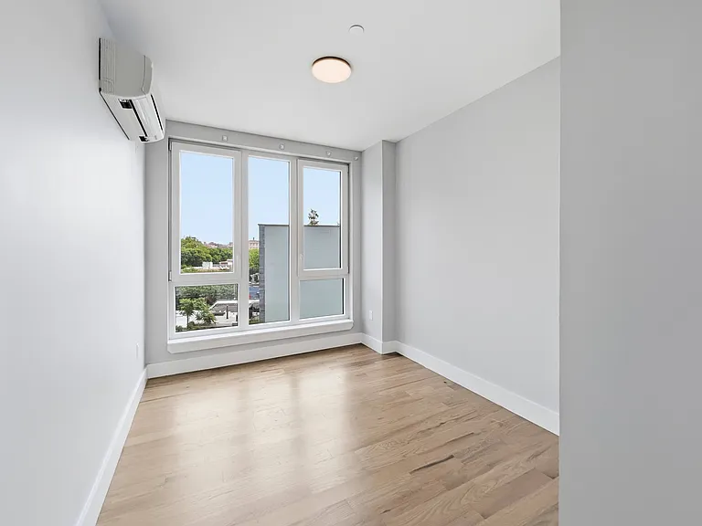 31-61 Vernon Blvd #5B — Photo 13