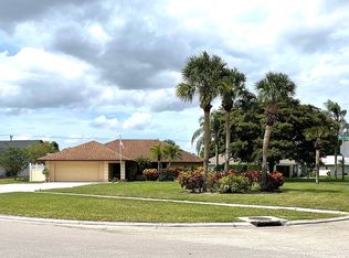 1209 Nottingham Dr, Naples, FL 34109