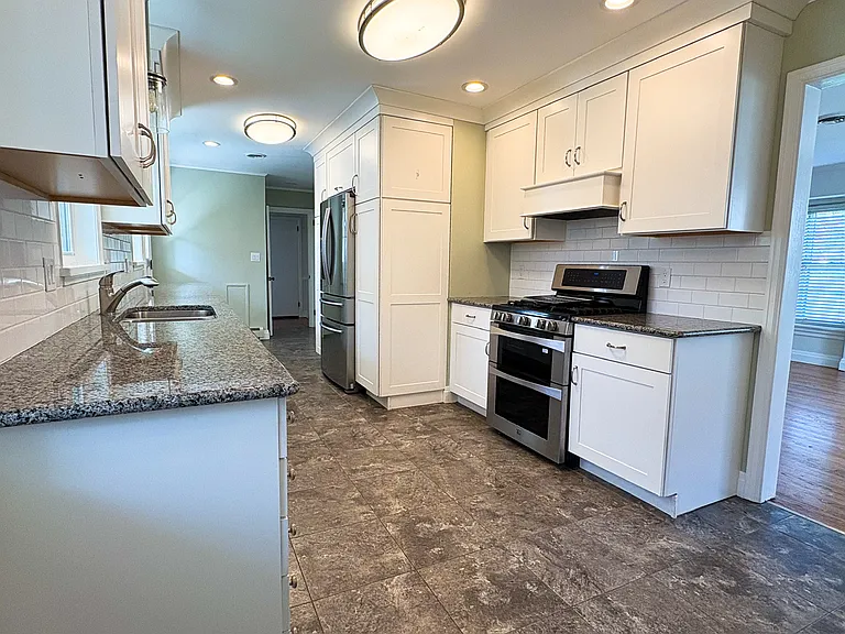 327 Dwyer Ln — Photo 6