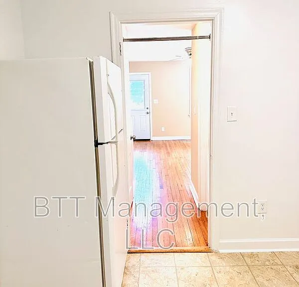 907 Hudson Ave #3 — Photo 37