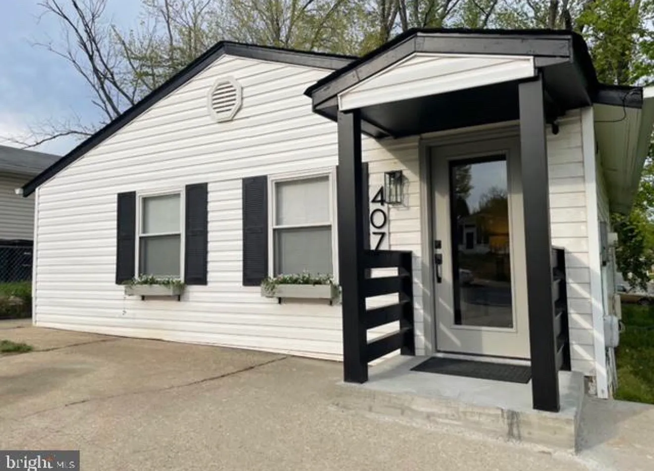 3 bed, 1008 sqft, $2,500 — Photo 1