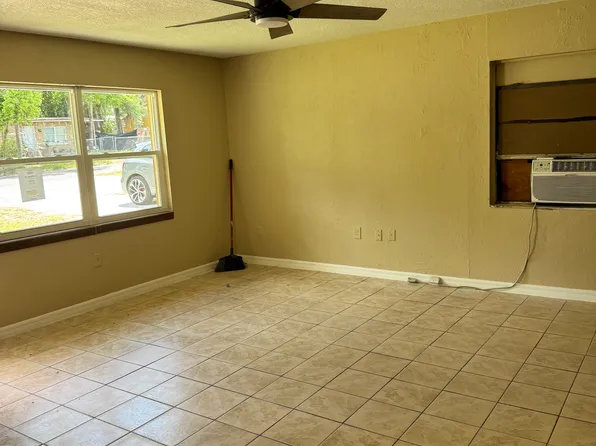 616 Pinkney St, Eustis, FL 32726