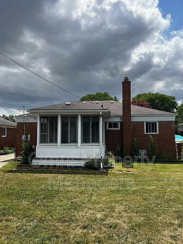 3 bed, 1.5 bath, 2104 sqft, $1,700 — Photo 4