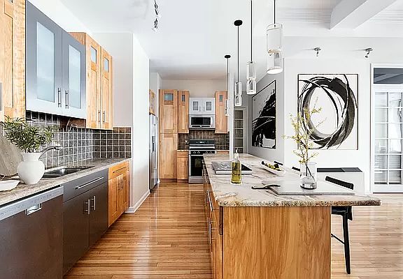 4th image of 252 7th Ave APT 6A