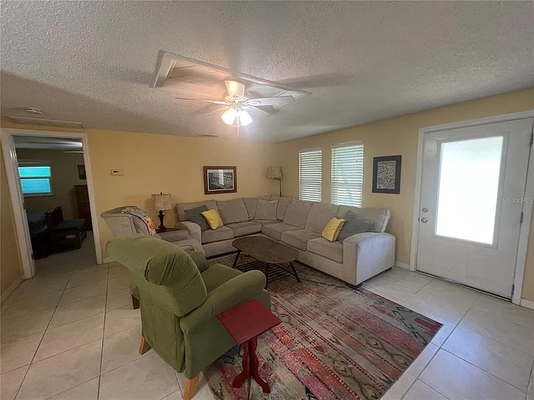 650 Hartford Dr NW — Photo 4