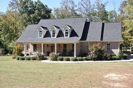 1st image of 102 Woodedge Dr NE