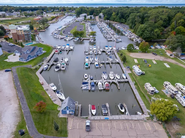 40 N Bailey Ave #5, South Haven, MI 49090