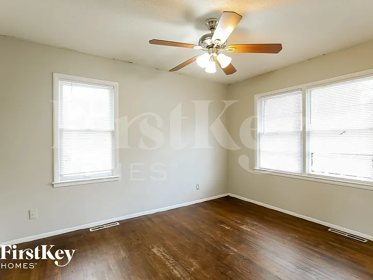 9207 Manchester Ave — Photo 12