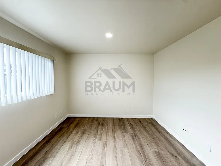 15000 BURBANK — Photo 9