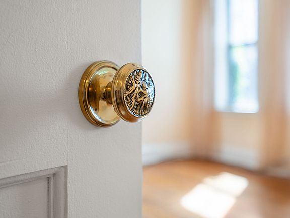 5th image of 72 Strathmore Rd APT 7B