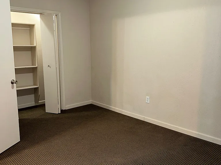 1517 N Jackson St — Photo 5