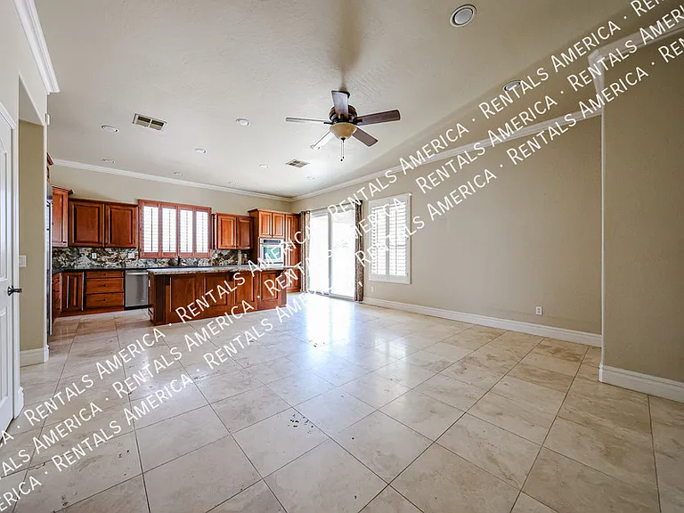2211 W Olive Way — Photo 15