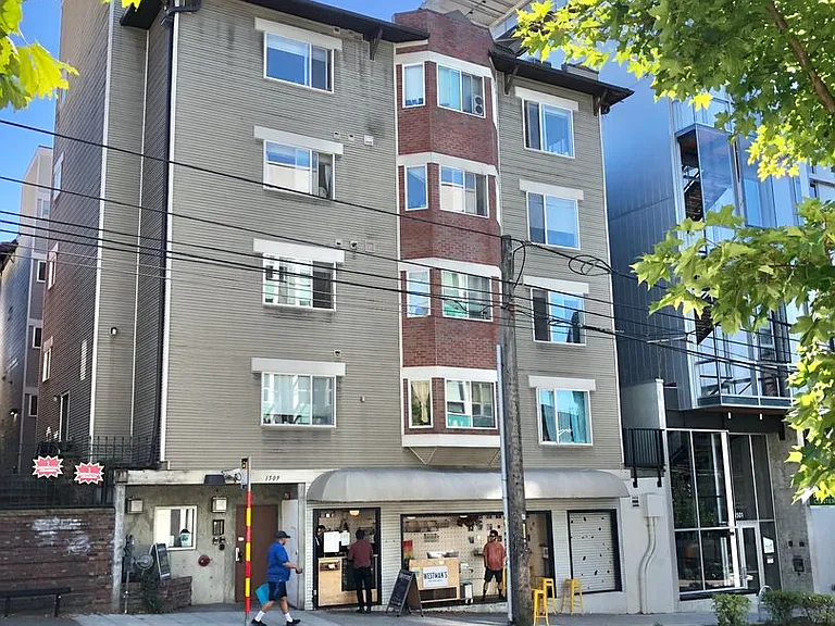 Madison Court — Photo 42