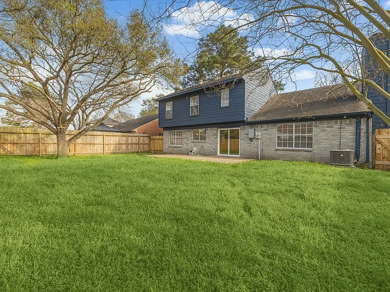 18102 Brooknoll Dr — Photo 11