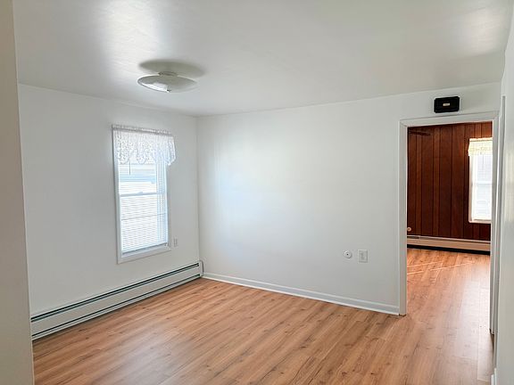 5th image of 378 1/2 Miller St #378-1/2