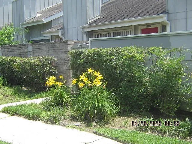 2 bed, 1.5 bath, 1122 sqft, $1,400 — Photo 3