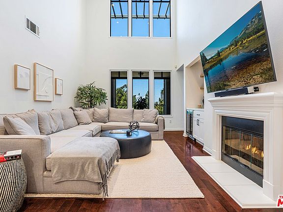 3rd image of 5625 Crescent Park W APT 322