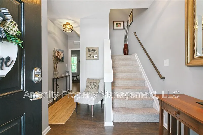 4 bed, 3.5 bath, 2059 sqft, $2,900 — Photo 4
