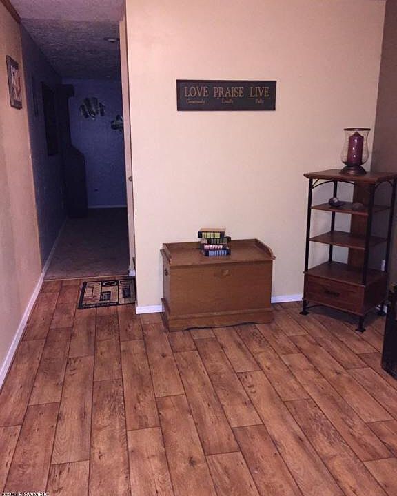 Entrance from garage 