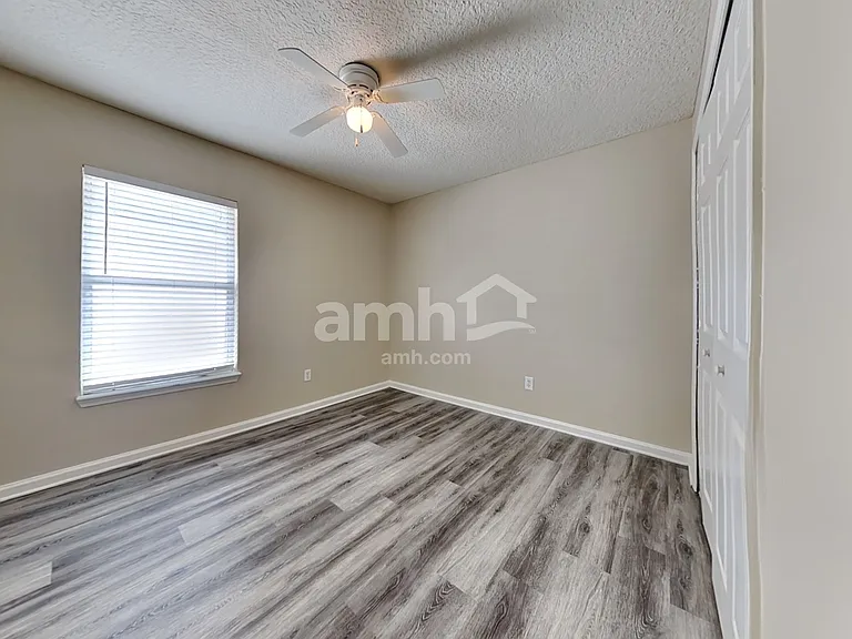 947 Silver Spring Ct — Photo 16