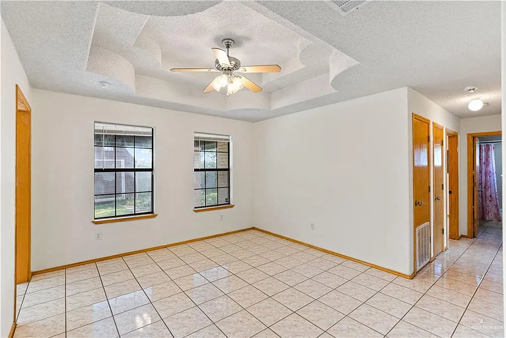 3 bed, 2.0 bath, 1265 sqft, $1,350 — Photo 3