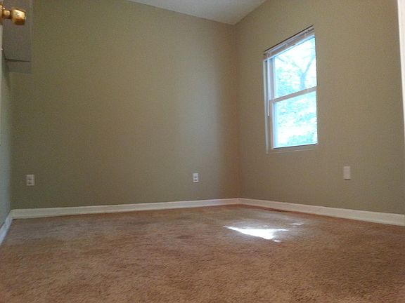 5th image of 142 Franklin Ave