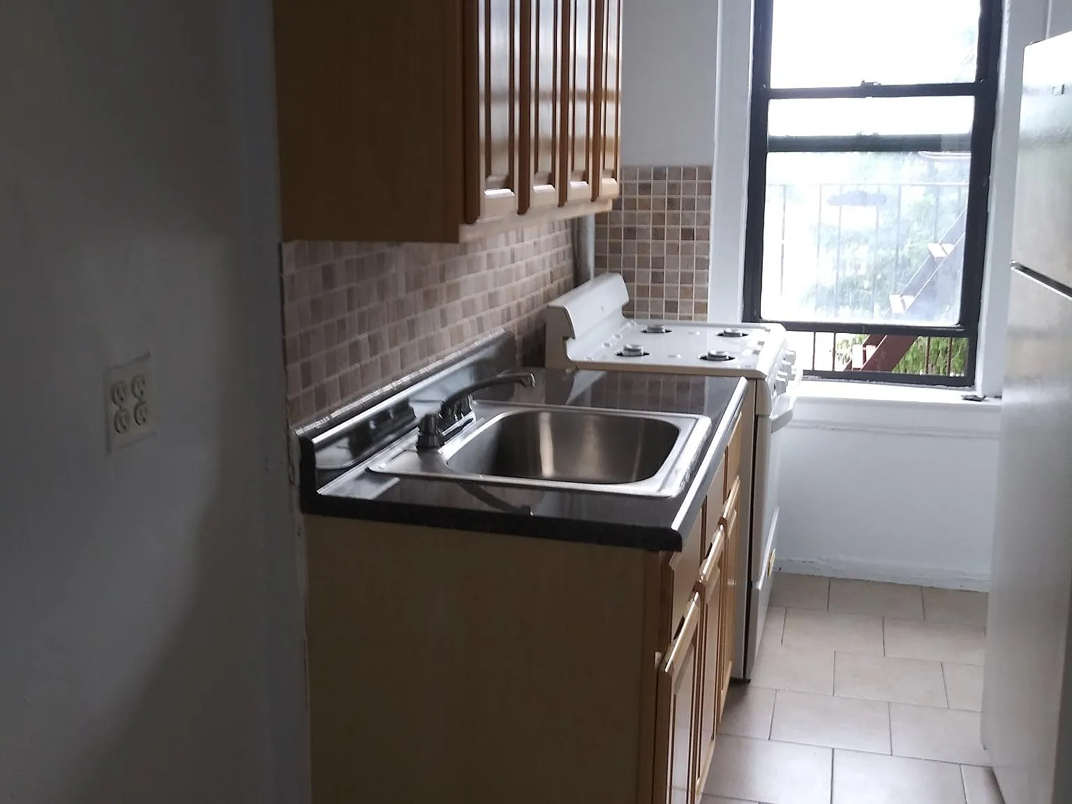 2 bed, 900 sqft, $2,700 — Photo 3