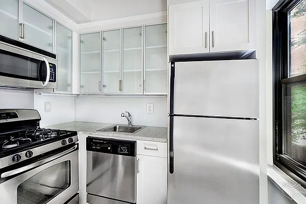 Rented by Halstead Real Estate | media 15