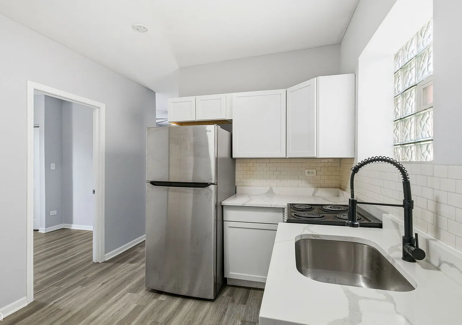 2 bed, $1,300 — Photo 4