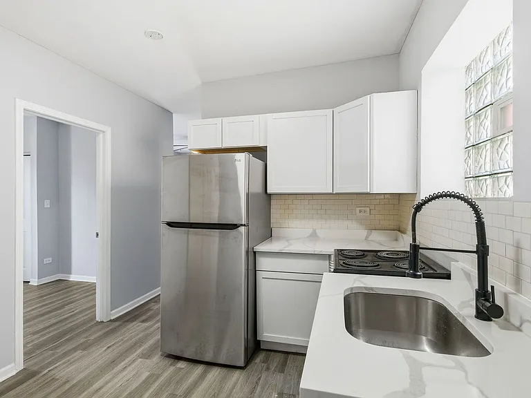 16 E 118th Pl #1F — Photo 4