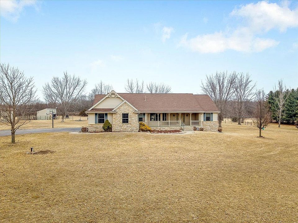 1st image of 754 E Equestrian Pointe Dr