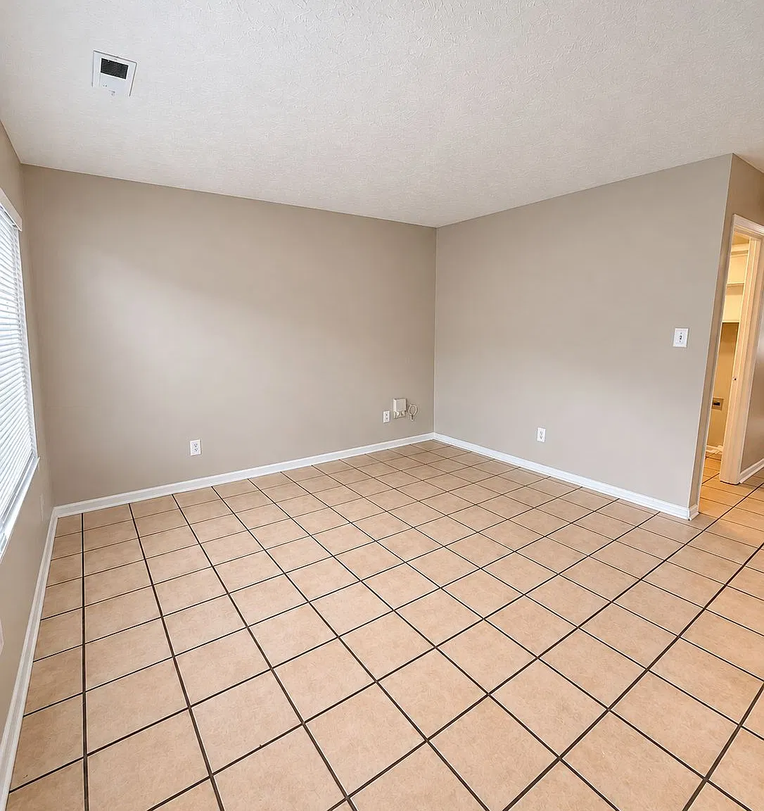 2 bed, 1.5 bath, $975 — Photo 2