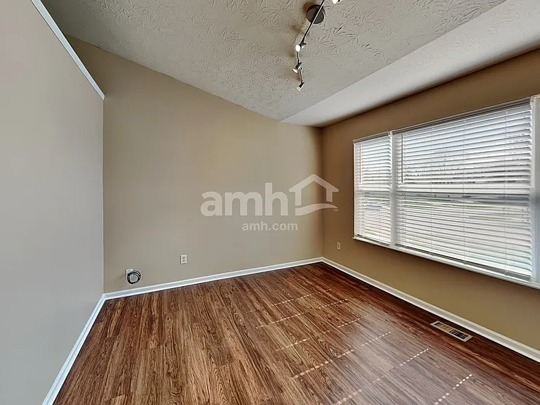 300 Water Ridge Ct — Photo 9