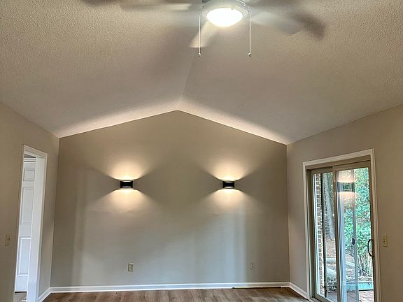 3rd image of 3 Saint James Cir