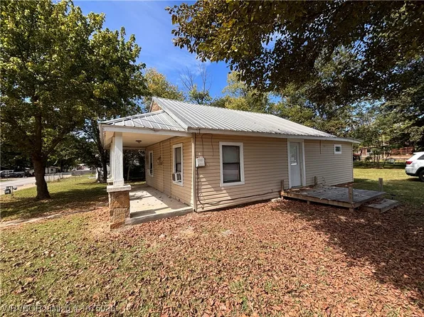 312 Choctaw St, Hackett, AR 72937