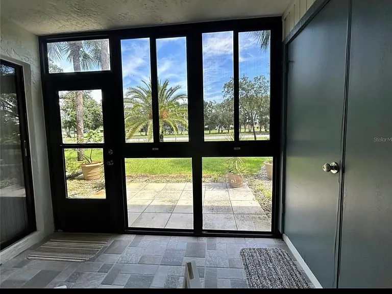 115 E Cypress Ct — Photo 9