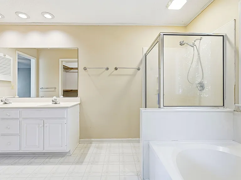 1424 Brookwood Dr — Photo 30