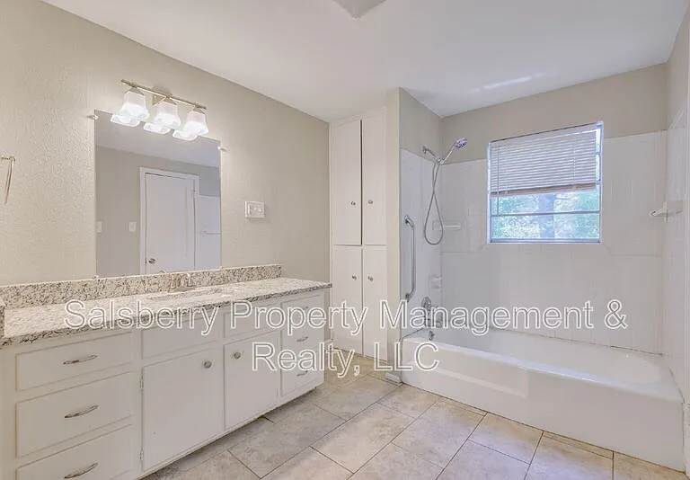 107 Windsor Ct — Photo 15