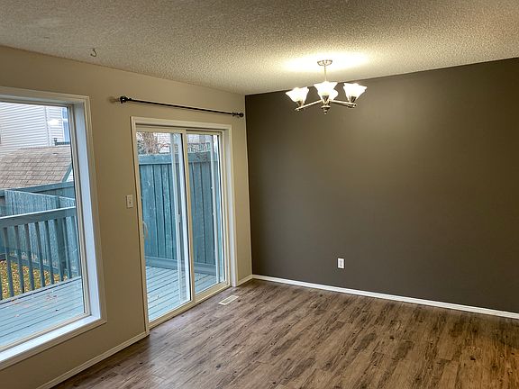 5th image of 300 Hooper Cres NW #43