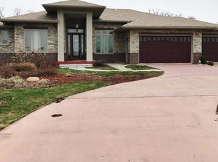 302 Ford Rd, Emmetsburg, IA 50536