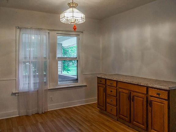 3rd image of 500 Tompkins Ave