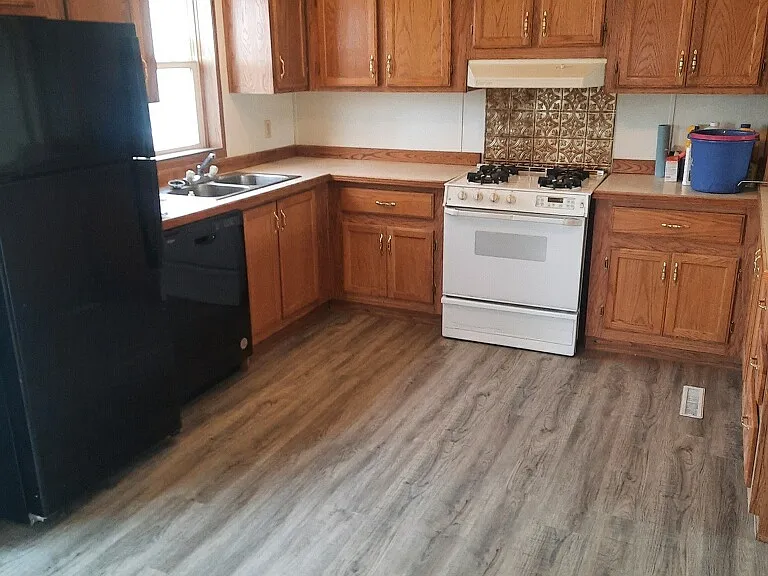516 W 7th St — Photo 2