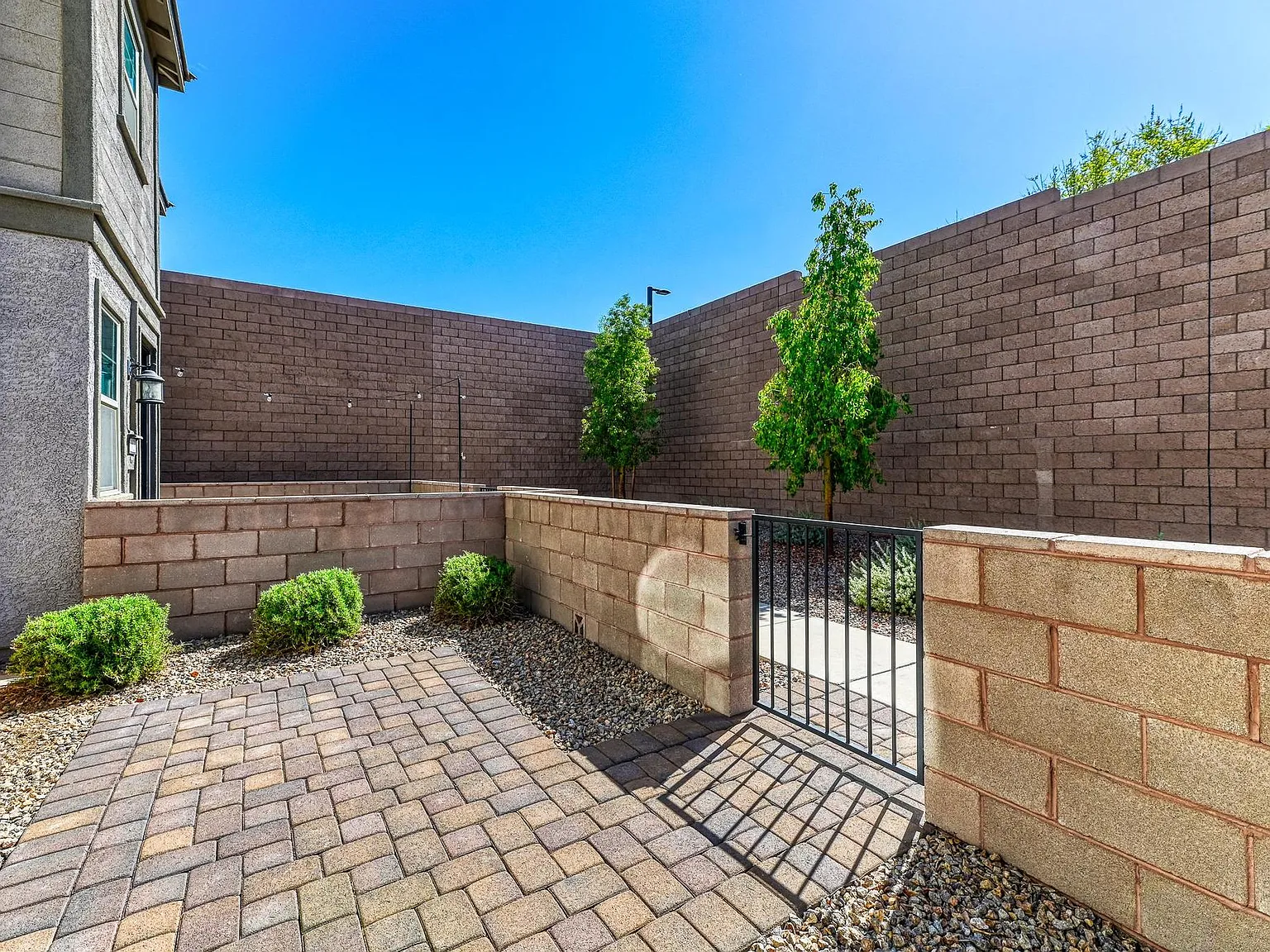 3 bed, 2.5 bath, 1483 sqft, $1,899 — Photo 4