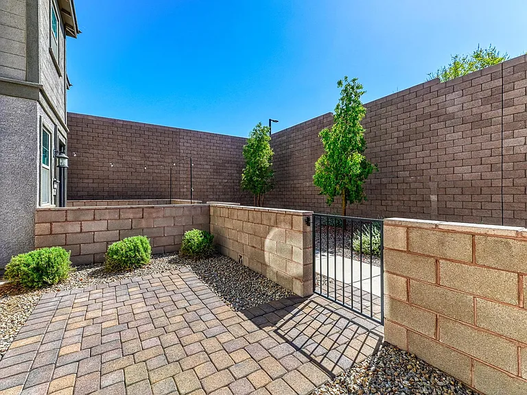 667 Sleeping City Ave — Photo 4