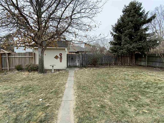 3rd image of 1202 Sheridan Ct