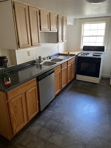 7305 Spruce St — Photo 3