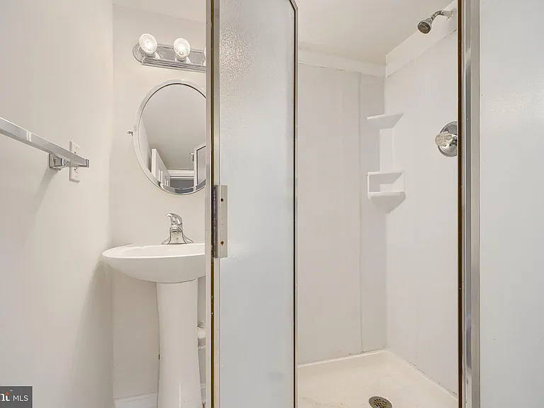 1138 W Lombard St — Photo 27