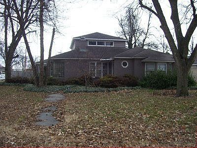 1st image of 701 W Pecan St