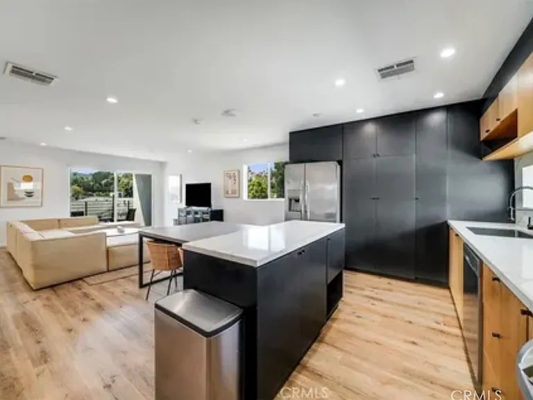 1943 Carmen Ave #1945 — Photo 6
