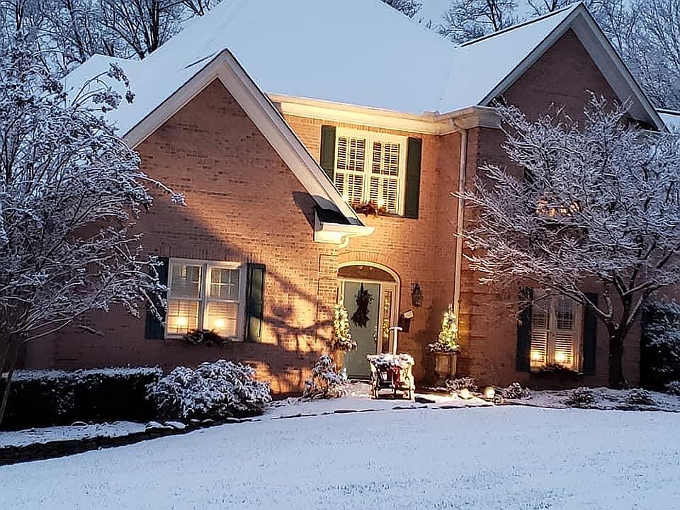 2nd image of 16 Palisades Pkwy